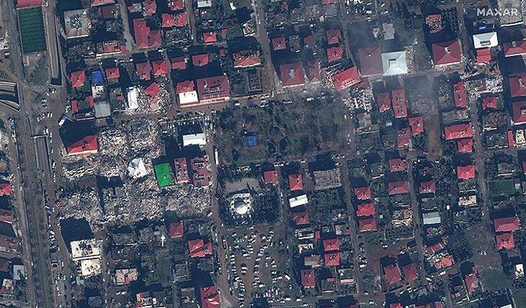 Deprem felaketinin boyutlarını uydu fotoğrafları gözler önüne serdi