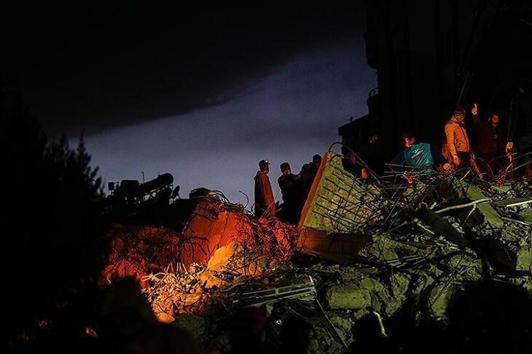 Deprem felaketinin boyutlarını uydu fotoğrafları gözler önüne serdi