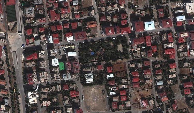 Deprem felaketinin boyutlarını uydu fotoğrafları gözler önüne serdi