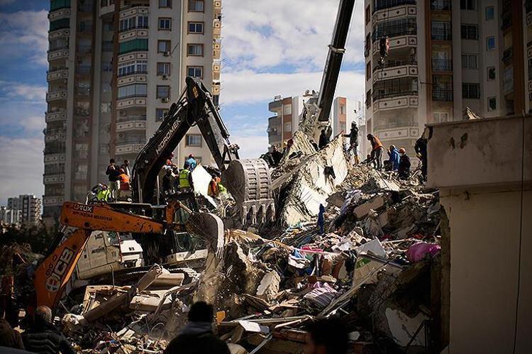Deprem felaketinin boyutlarını uydu fotoğrafları gözler önüne serdi