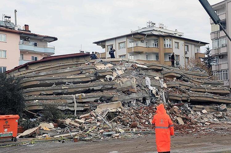 Deprem felaketinin boyutlarını uydu fotoğrafları gözler önüne serdi