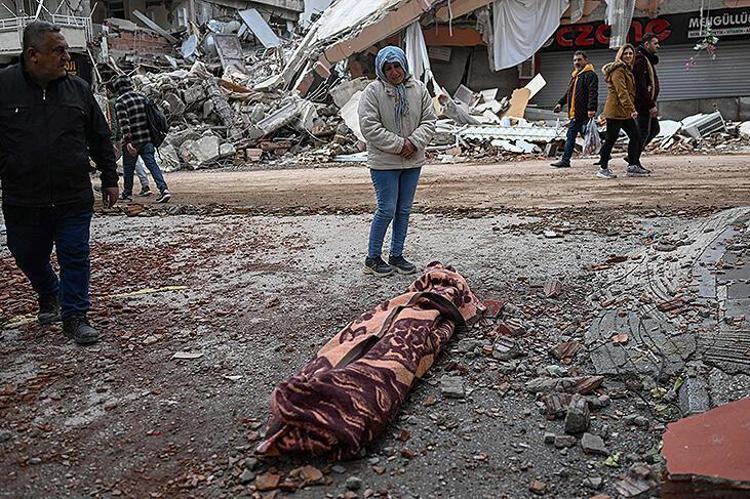 Deprem felaketinin boyutlarını uydu fotoğrafları gözler önüne serdi