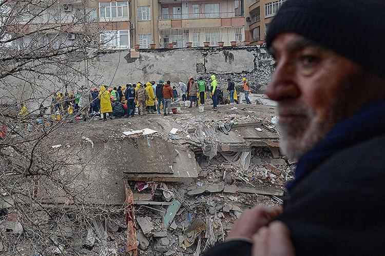 Deprem felaketinin boyutlarını uydu fotoğrafları gözler önüne serdi