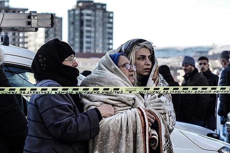 Deprem felaketinin boyutlarını uydu fotoğrafları gözler önüne serdi