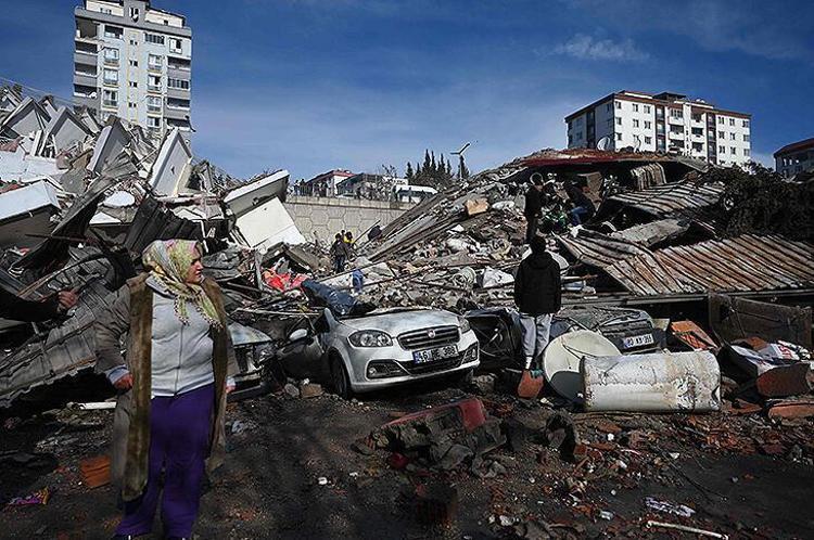 Deprem felaketinin boyutlarını uydu fotoğrafları gözler önüne serdi