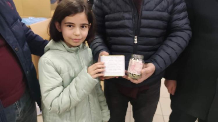 Yaşları küçük, yürekleri büyük; kimi harçlığını, kimi oyuncağını gönderdi