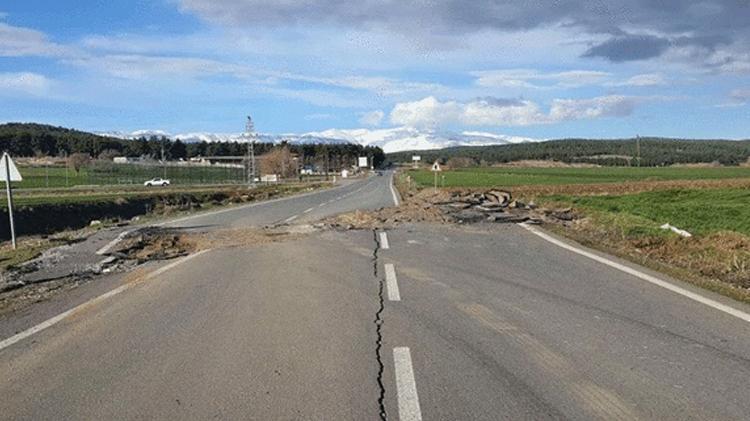 Fay kırığı görüntülendi Kilometrelerce uzunlukta, felaketin büyüklüğü ortaya çıktı
