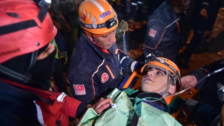 Deprem vefat sayısı ve yaralılar Depremde ölenlerin sayısı kaç öldü, depremde ölenlerin kimlikleri belli oldu mu Depremde kaç kişi öldü 2023