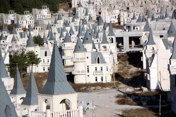 ‘BURALAR KABA İNŞAAT, KALINMAZ’