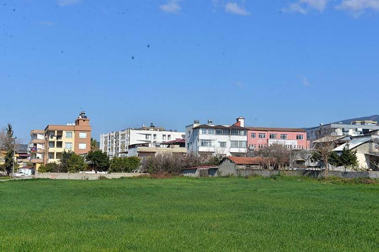 Depremin ortasındaki bu ilçedeki tek bina bile yıkılmadı