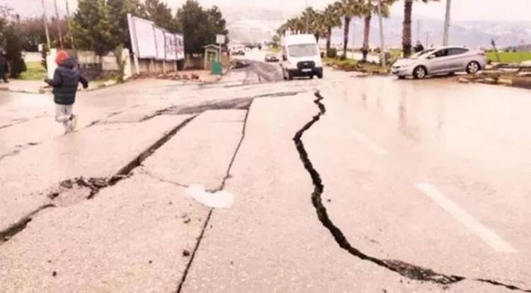 ‘YIKIK BİNALARDAN UZAK DURUN’