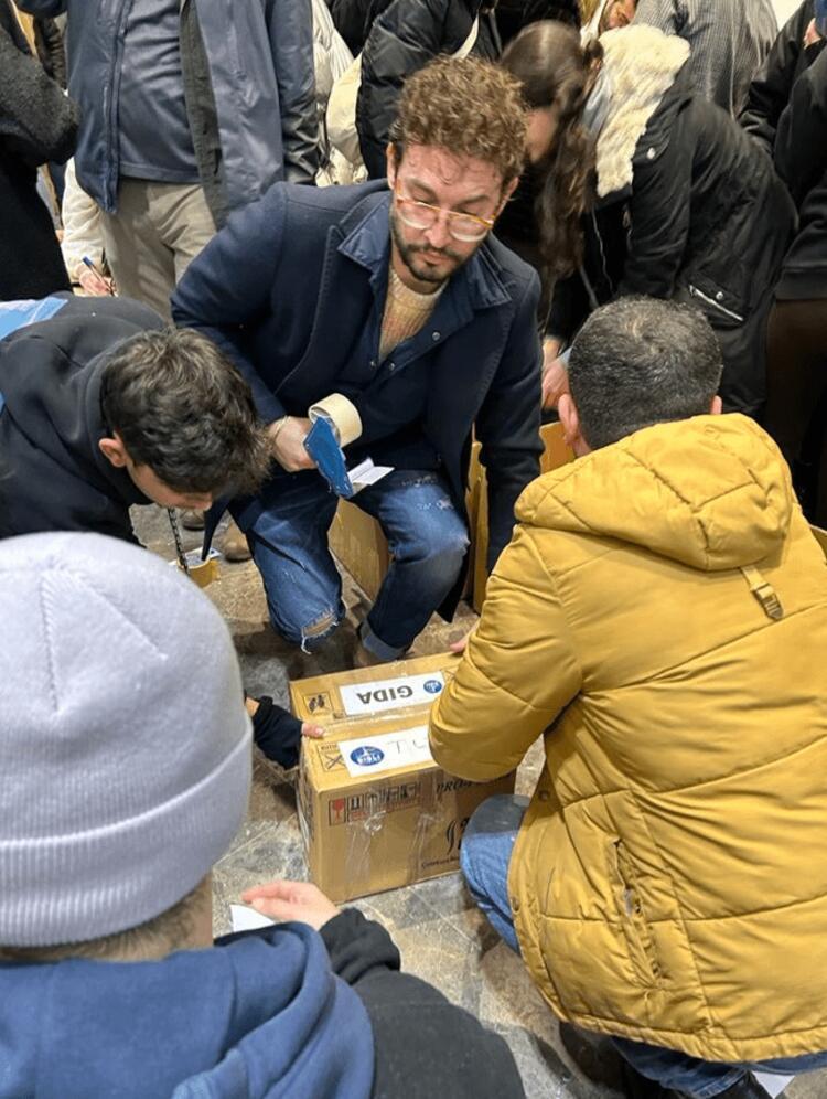 KOLİLERİ BANTLADI