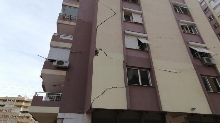 Az hasarlı binada oturulur mu Depremden az hasarlı binalara girilir mi