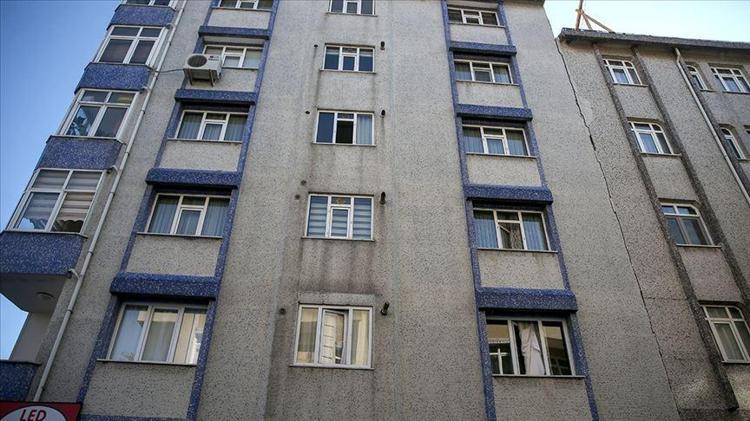 Az hasarlı binada oturulur mu Depremden az hasarlı binalara girilir mi
