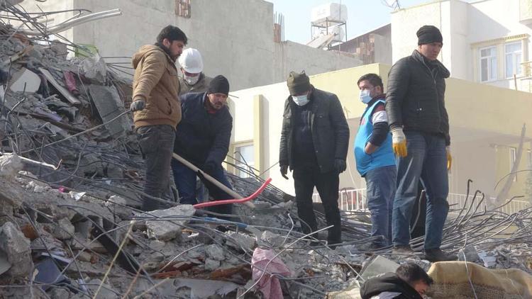 Hastaları çarşaflarla sarkıtarak indirdiler Zamanla yarıştılar