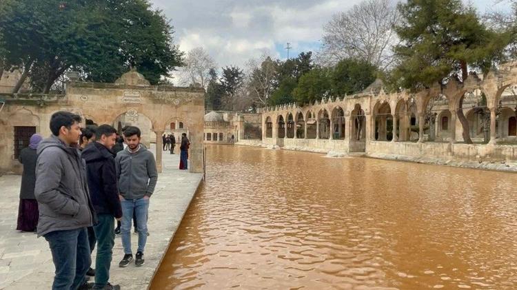 Balıklıgöl neden çamur oldu, balıklar öldü mü Depremden sonra Balıklıgölün suyu neden değişti