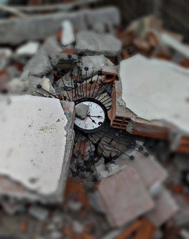 Dünyada enkaz altında kalma rekoru
