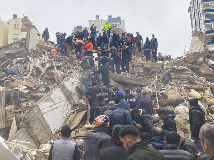 SGK tarafından alınan tedbirler tek tek açıklandı İşte depremden etkilenen 10 ili kapsayan önlemler...