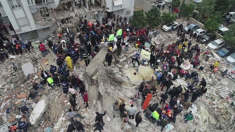 SGK tarafından alınan tedbirler tek tek açıklandı İşte depremden etkilenen 10 ili kapsayan önlemler...