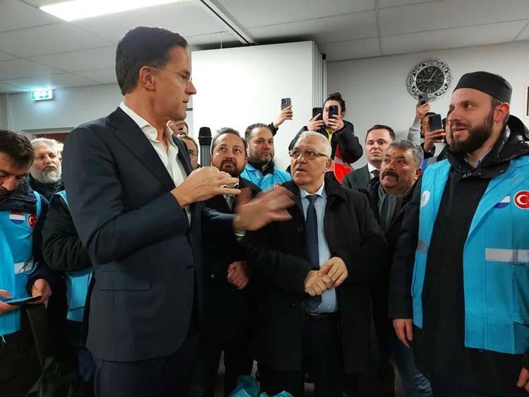 Dünyadan Türkiyeye dev destek Hollanda televizyonları canlı yayınladı gözyaşları sel oldu