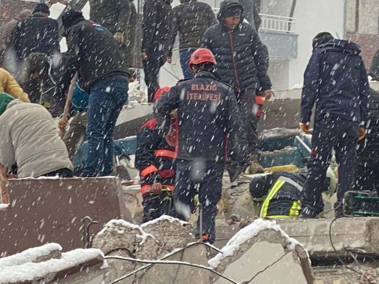 Depremzedelere 10 bin TL yardım ödemeleri başladı Hane başı 10 bin TL destek hesaplara yatırılıyor