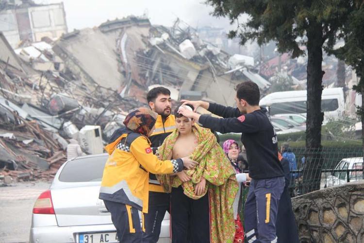 Depremzedelere 10 bin TL yardım ödemeleri başladı Hane başı 10 bin TL destek hesaplara yatırılıyor