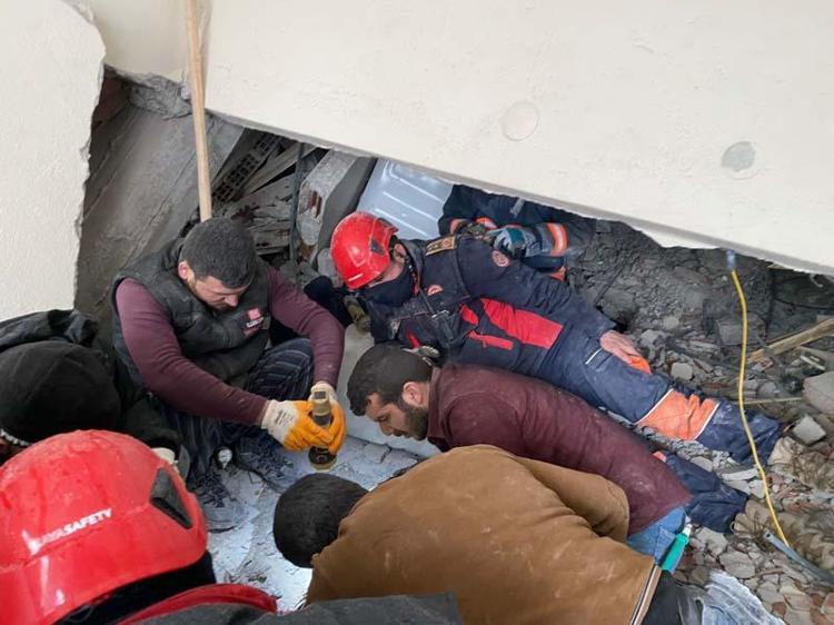 Depremzedelere 10 bin TL yardım ödemeleri başladı Hane başı 10 bin TL destek hesaplara yatırılıyor