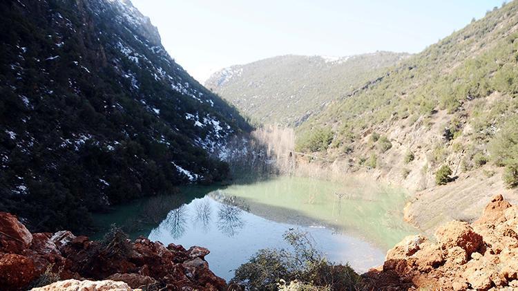 Dağ dağa kavuştu, şaşkına çeviren görüntü Depremden sonra doğal göl oluştu