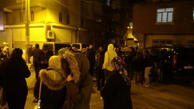 Hatayda 3 dakika arayla iki deprem Bölgeden ilk görüntüler