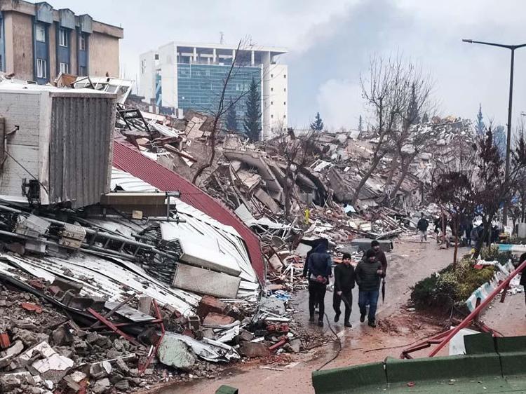 Deprem kuzeye doğru ilerliyor Prof. Dr. Semir Överden iki bölgeye uyarı