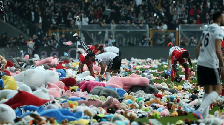 İrem Derici, Beşiktaş maçında duygu dolu anlar yaşadı: Ağlamaktan helak oldum