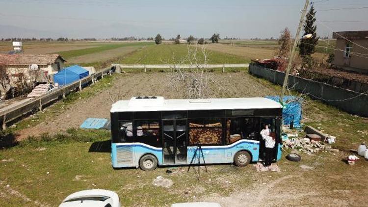 Şoförlük yaptığı otobüs, depremden sonra evi oldu