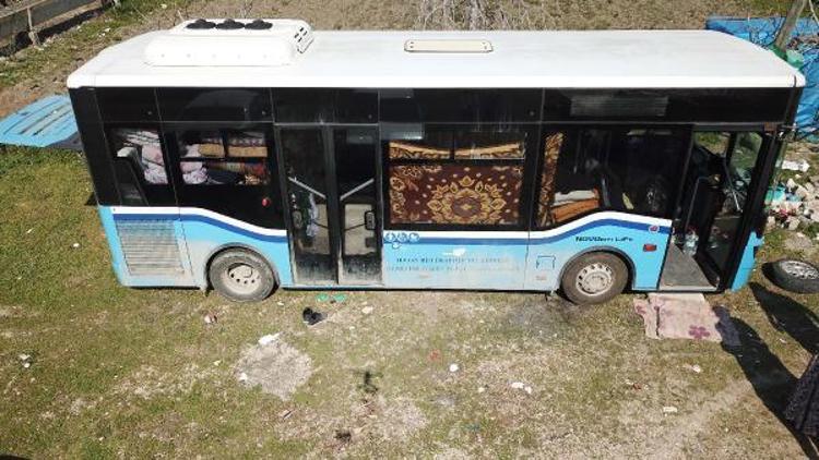 HER APARTMANDAN, KAPIDAN, PENCEREDEN YARDIM ÇIĞLIKLARI GELİYORDU