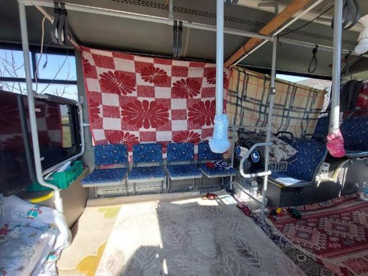 OTOBÜSTE YAŞAYACAĞIM HİÇ AKLIMA GELMEZDİ
