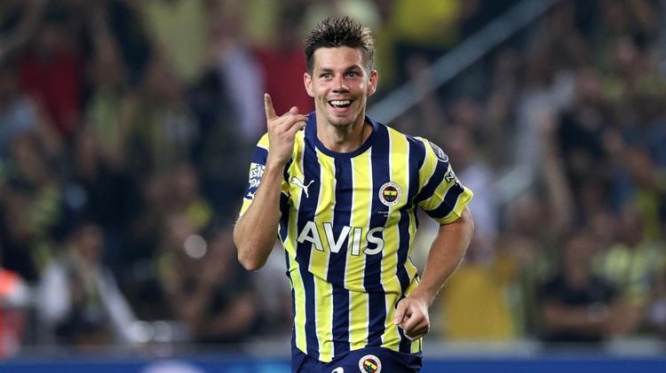 2014te Mesut Özille birlikte Galatasaraya iki maçta 8 atmışlardı Şimdi Fenerbahçeye geliyor