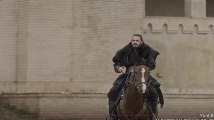 Barış Arduçlu zikir sahnesi yüreklere dokundu Alparslan sultan oluyor