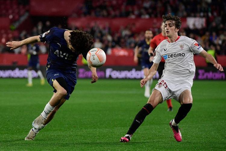 Sanchez Pizjuanda atamayana atarlar kuralı Sevilla: 2 Fenerbahçe: 0