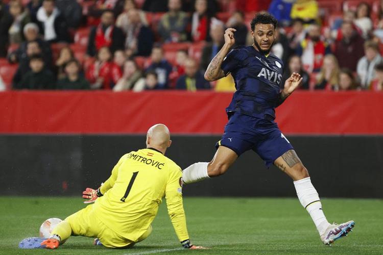 Sanchez Pizjuanda atamayana atarlar kuralı Sevilla: 2 Fenerbahçe: 0