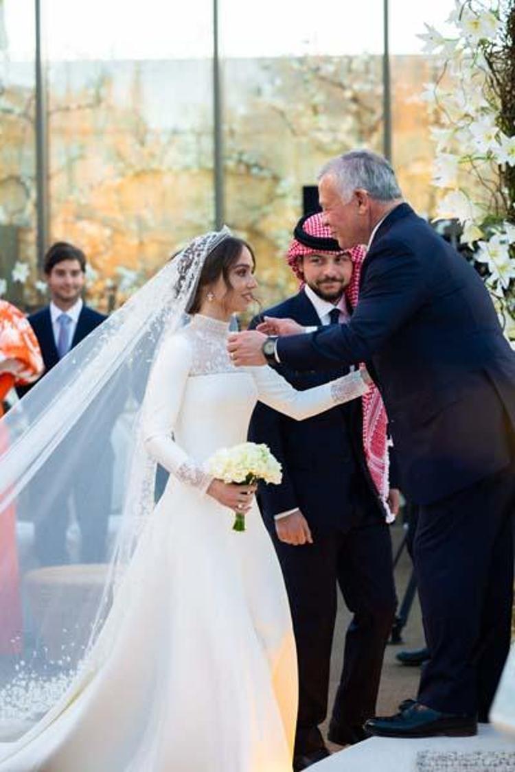Prenses İman evlendi Düğün televizyonlarda canlı yayınlandı