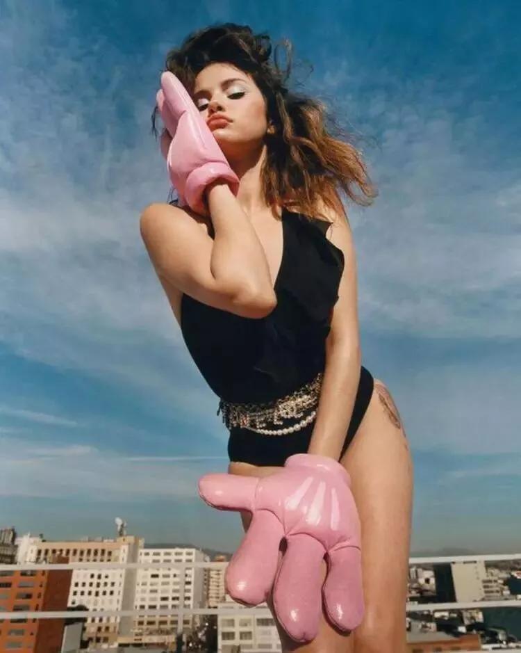 Selena Gomez makyajsız poz