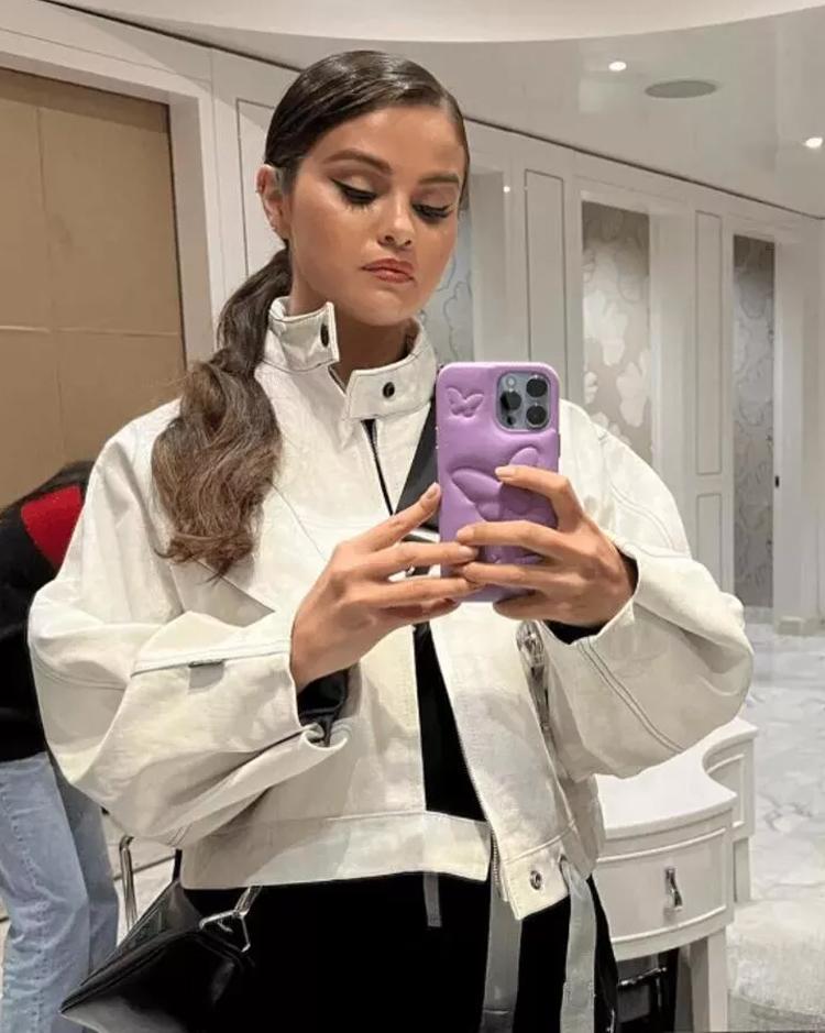 Selena Gomez makyajsız poz