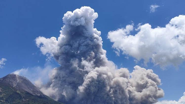Merapi Yanardağı nerede Merapi yanardağı patlarsa ne olur, en son ne zaman patladı