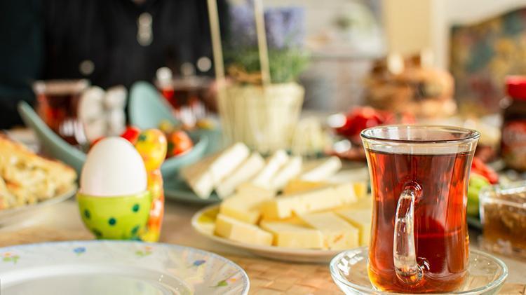 Sahurdan hemen sonra yatmak reflü ataklarını tetikleyebilir
