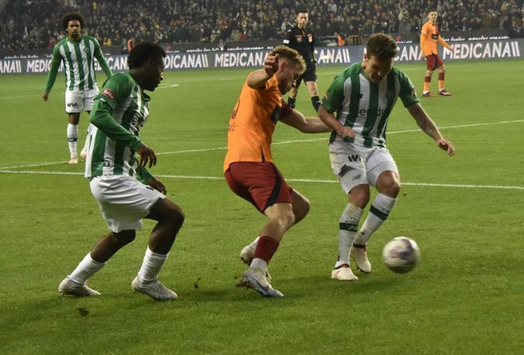 Erden Timur Türk yıldız için harekete geçti Galatasarayda transfer operasyonu başladı