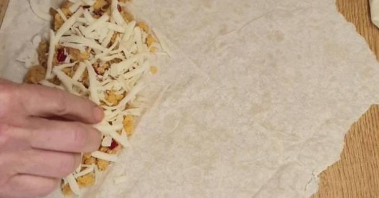 Sahurda tok tutan hamur işi tarifi: Fırın yok, zahmet yok Bu börek tavada kolayca yapılır, çıtır çıtır olur