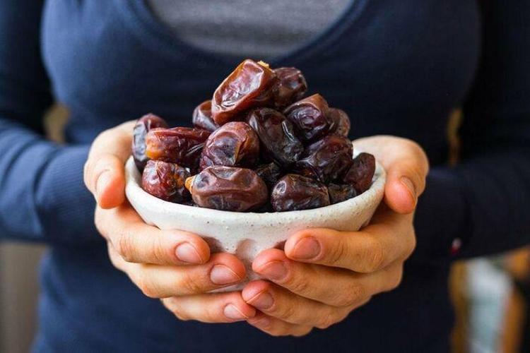 Hurma neden tek yenir Hurmanın tek yenmesinin dini nedeni nedir