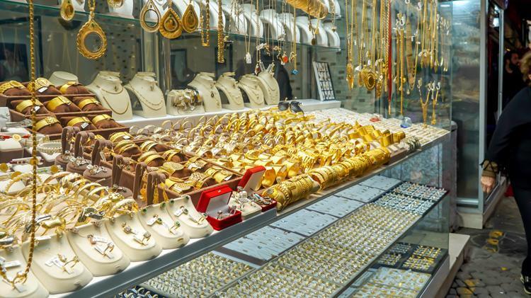 Altın fiyatları tepetaklak oldu Altında çok konuşulacak rekor tarihi