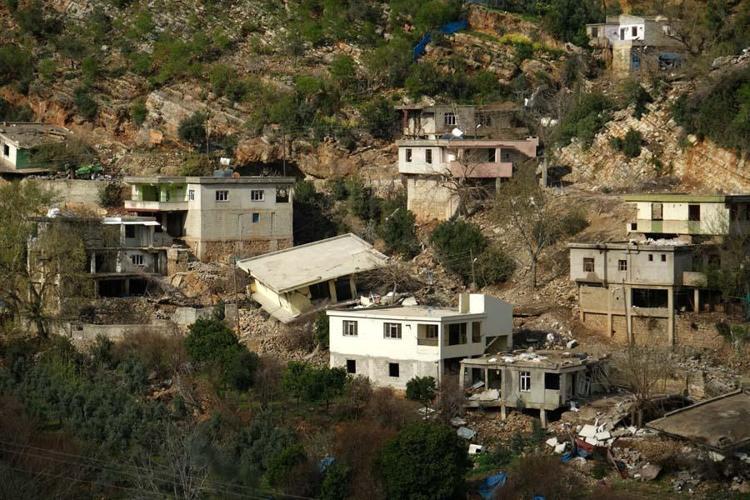 Dağlarda derin yarıkların oluşması dikkat çekti