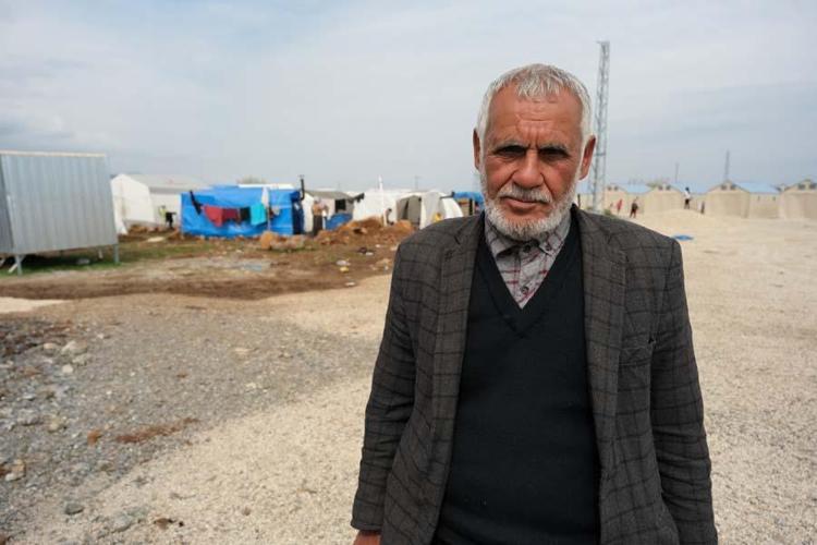 Depremin yıkamadığını dağdan kopan kayalar yıktı