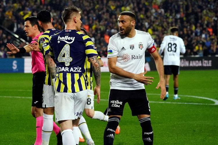 Kadıköyde taraftarlar çıldırdı Puan farkı 9a çıktı Ali Koç tepki çekti
